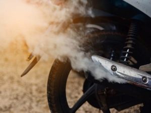 Catat! 5 Cara Mengatasi Mesin Motor Cepat Panas & Penyebabnya