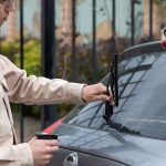 cara mengganti wiper mobil