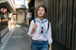 10 Rekomendasi Outfit Musim Panas di Jepang untuk Wanita dan Pria
