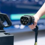 cara mengisi daya mobil listrik