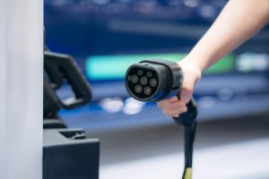 Cara Mengisi Daya Mobil Listrik, Cek Tips Ini agar Baterai Awet