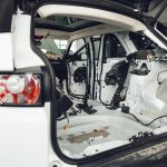 pasang peredam mobil