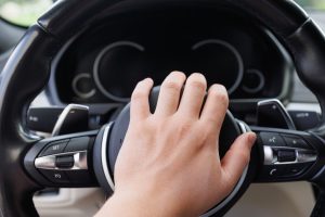 Penyebab Klakson Mobil Tidak Bunyi & Cara Mengatasinya dengan Mudah