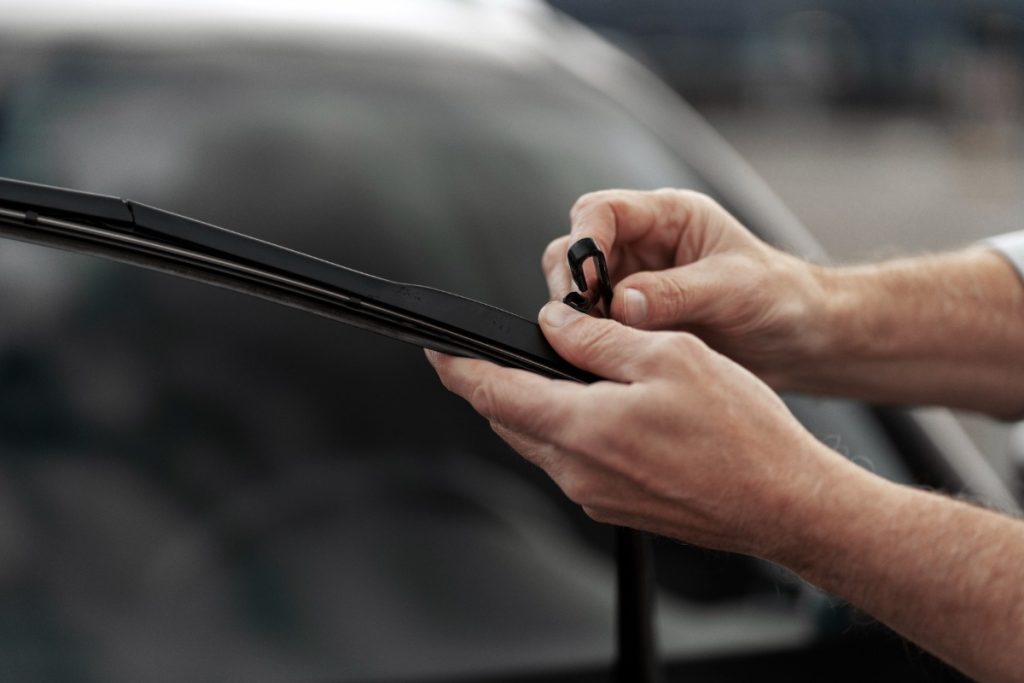 kapan wiper mobil harus diganti