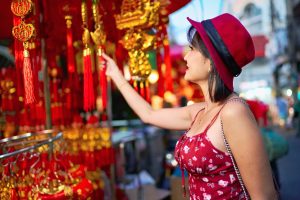 Daftar Oleh oleh Khas China (Snack Halal, Gadget, & Tips Nawar Harga)