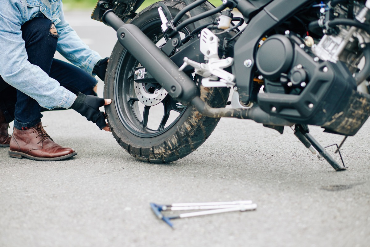 penyebab ban motor benjol