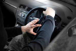 Penyebab Setir Mobil Berat dan Berbunyi (Panduan Darurat Anti-Panik)