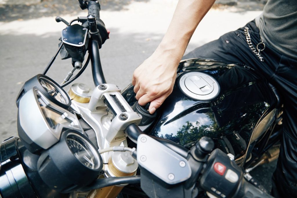 ciri ciri aki motor yang sudah lemah