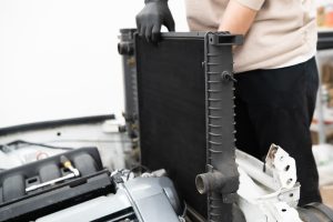 Cara Mengatasi Radiator Mobil Bocor, Cek Ciri, Biaya, dan Solusi Darurat