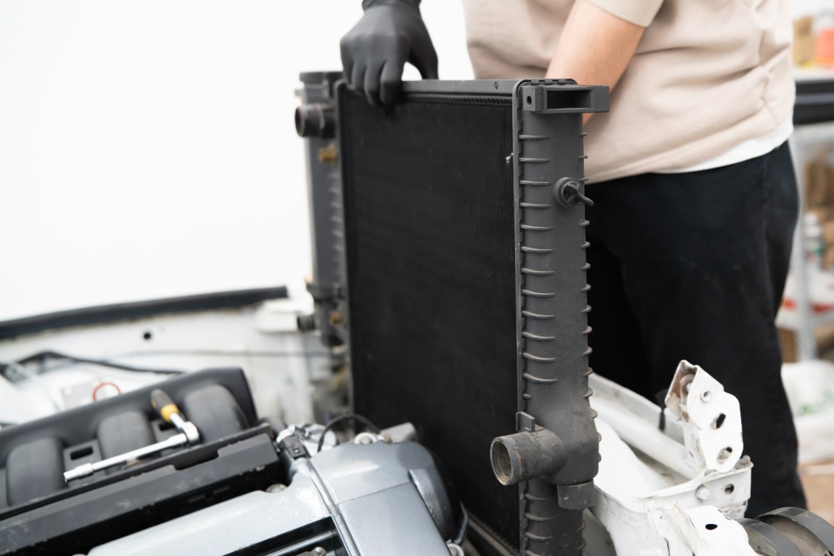 cara mengatasi air radiator mobil bocor