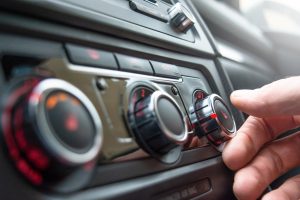 Jangan Asal! Ini Cara Menyalakan AC Mobil yang Benar Agar Tidak Rusak